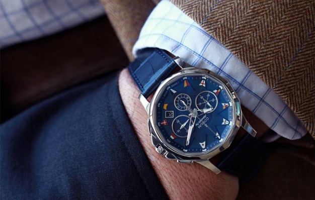 Corum Admiral Legend 42 : nouvelle vague Corum Admiral Legend 42 : nouvelle vague