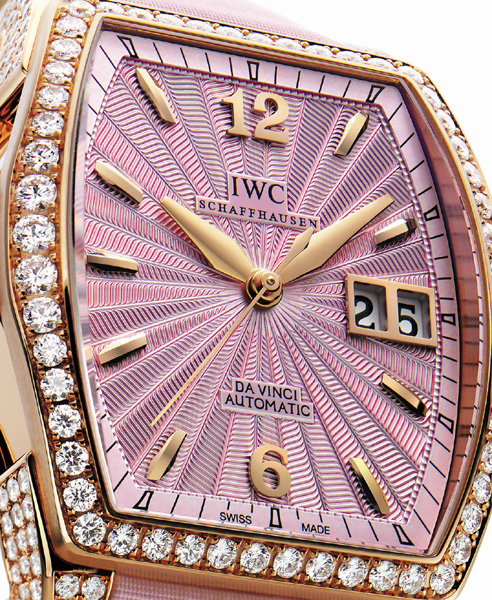 Ladylike : la Da Vinci Automotic d’IWC arrive avec de nouveaux coloris et de prestigieux brillants