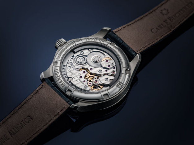 Carl F. Bucherer Manero Peripheral : série spéciale bleue