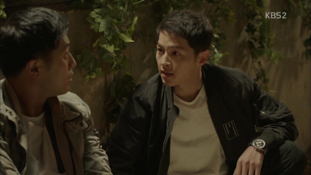 The descendants of the sun, Song Joong Ki et sa Breitling Navitimer
