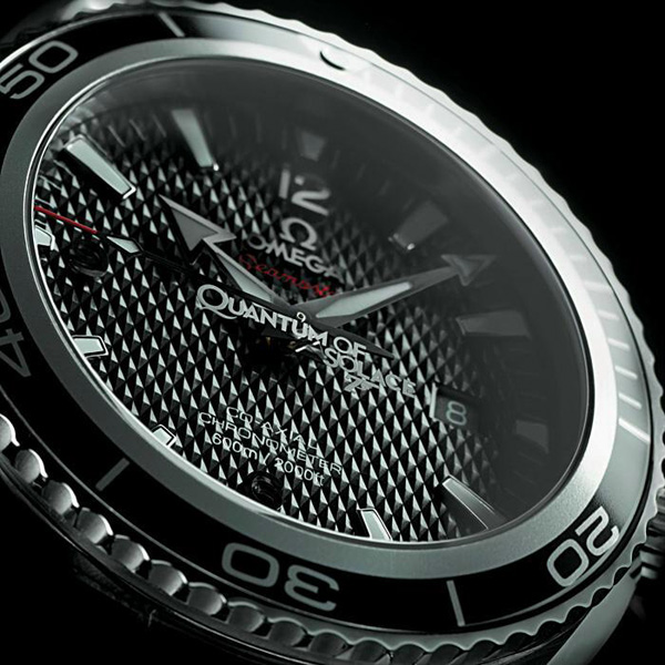 Quantum of Solace : une Seamaster Planet Ocean 600 m avec cadran noir façon Walter PPK Quantum of Solace : une Seamaster Planet Ocean 600 m avec cadran noir façon Walter PPK