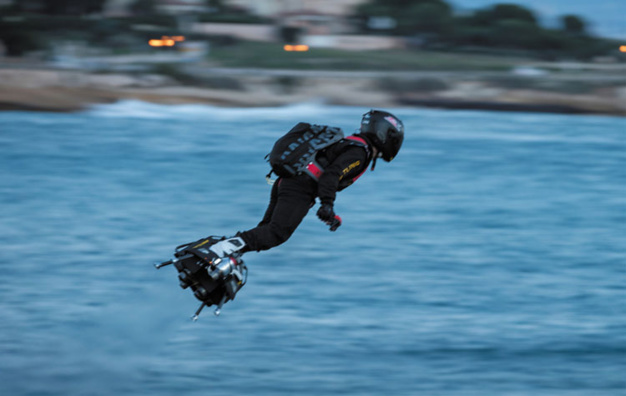 Breitling : Franky Zapata sur Flyboard Air, le fou du volant