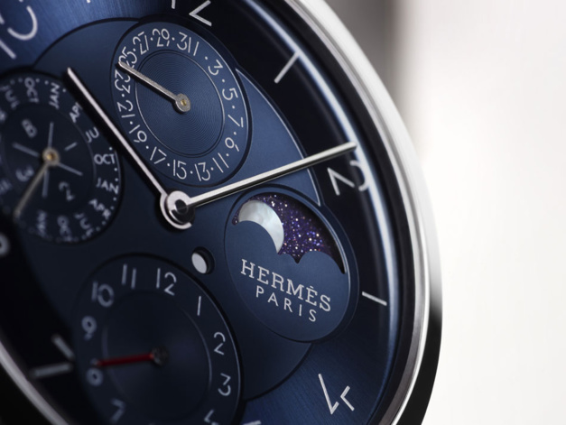 Hermès Slim en platine : l'heure bleu en version QP GMT Phase de Lune