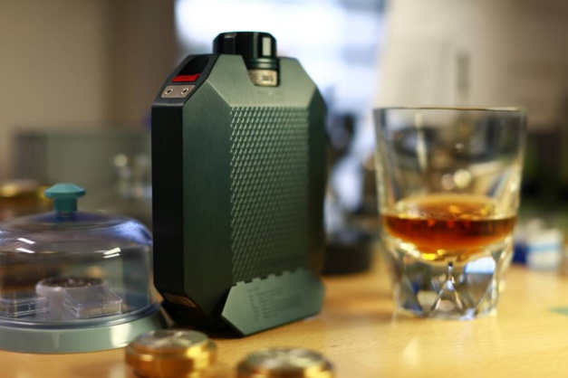 La flasque à whisky Urwerk pour The Macallan La flasque à whisky Urwerk pour The Macallan