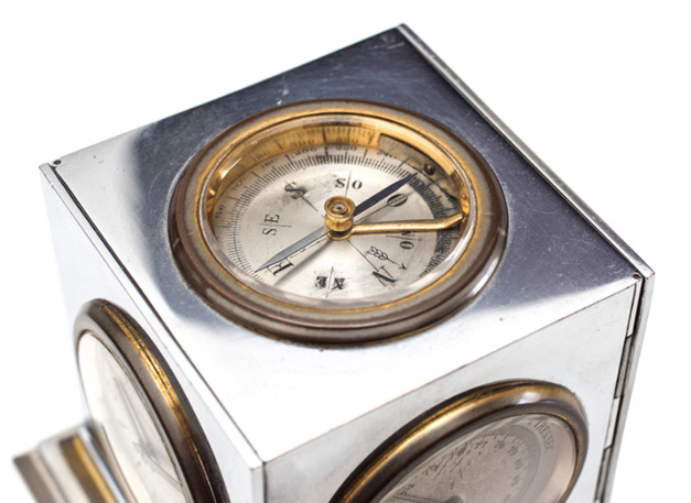 Hermès : pendulette 4 faces en métal chromé