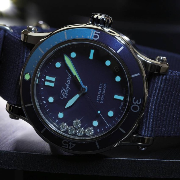 Chopard Happy Ocean : plongeuse sport-chic sur Nato Chopard Happy Ocean : plongeuse sport-chic sur Nato