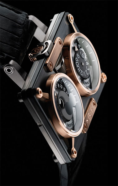 L’Horological Machine No2 se pare de céramique L’Horological Machine No2 se pare de céramique