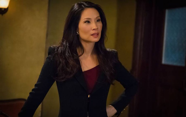 Elementary : Lucy Liu porte une Tank en or de chez Cartier