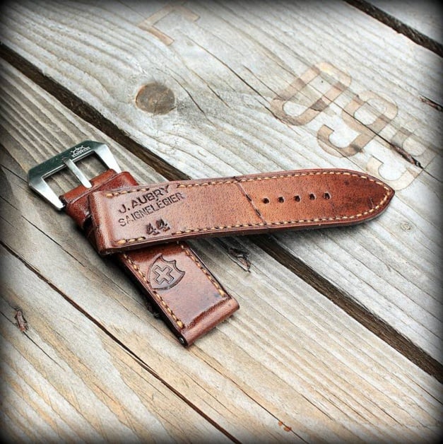 Canotage-strap : beaux bracelets artisanaux en cuir patiné ou vintage Canotage-strap : beaux bracelets artisanaux en cuir patiné ou vintage