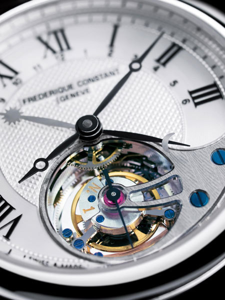 Frédérique Constant présente son tourbillon manufacture dans un boitier en or gris