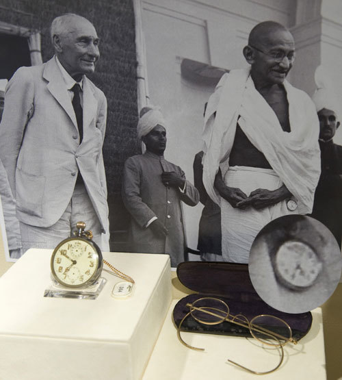 La montre de poche Zenith de Gandhi retrouve le chemin de l’Inde…