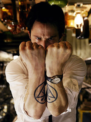 Constantine : Keanu Reeves porte une Oris Modern Classic Constantine : Keanu Reeves porte une Oris Modern Classic