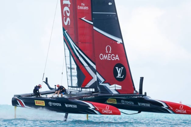 Emirates Team New Zealand remporte la Coupe de l'America avec une Omega au poignet Emirates Team New Zealand remporte la Coupe de l'America avec une Omega au poignet