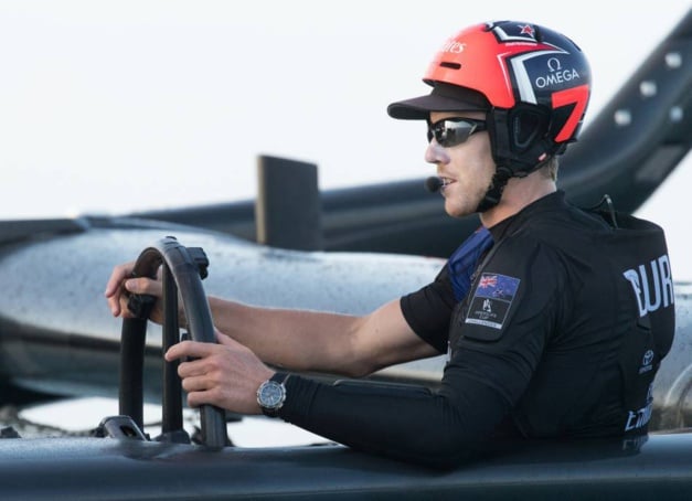 Emirates Team New Zealand remporte la Coupe de l'America avec une Omega au poignet Emirates Team New Zealand remporte la Coupe de l'America avec une Omega au poignet