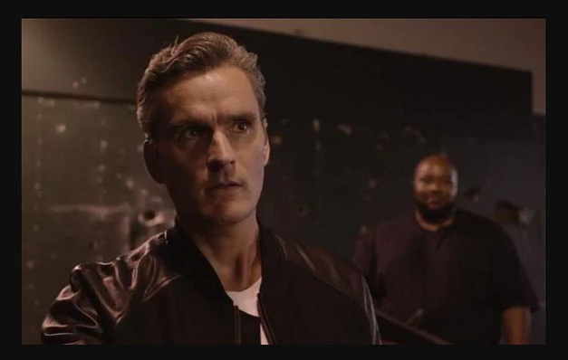 Mystères à Twin Peaks : Balthazar Getty porte une Rolex Submariner en or