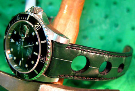 Quand une « simple » couture suffit à personnaliser votre bracelet-montre… La chronique de l’Atelier du Bracelet Parisien Quand une « simple » couture suffit à personnaliser votre bracelet-montre… La chronique de l’Atelier du Bracelet Parisien