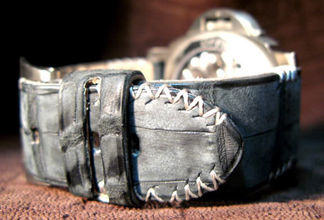 Quand une « simple » couture suffit à personnaliser votre bracelet-montre… La chronique de l’Atelier du Bracelet Parisien Quand une « simple » couture suffit à personnaliser votre bracelet-montre… La chronique de l’Atelier du Bracelet Parisien