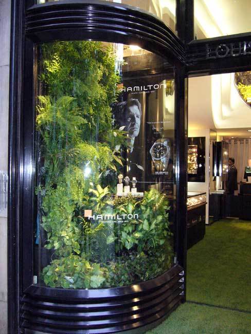 Hamilton : la Khaki Conservation en vedette chez Louis Pion sur les Champs-Elysées Hamilton : la Khaki Conservation en vedette chez Louis Pion sur les Champs-Elysées