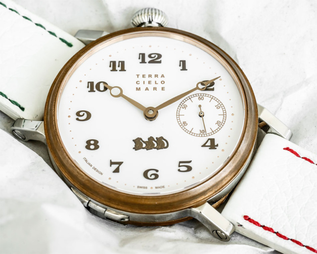 Terra Cielo Mare Toponi : montre d'état-major... décalée Terra Cielo Mare Toponi : montre d'état-major... décalée