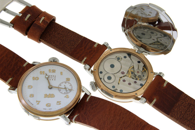 Terra Cielo Mare Toponi : montre d'état-major... décalée Terra Cielo Mare Toponi : montre d'état-major... décalée