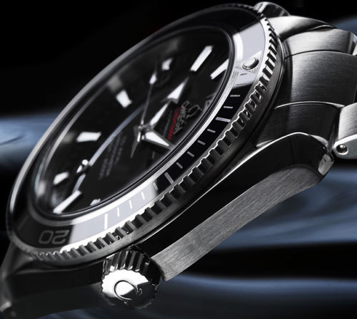Omega : une Seamaster Planet Ocean qui associe la céramique au Liquidmetal Omega : une Seamaster Planet Ocean qui associe la céramique au Liquidmetal