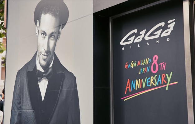 Neymar Jr s'affiche en Gaga Milano Neymar Jr s'affiche en Gaga Milano