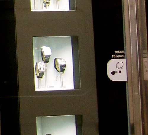 Le Carrousel Dietlin : une petite révolution dans l’exposition des montres en vitrine Le Carrousel Dietlin : une petite révolution dans l’exposition des montres en vitrine