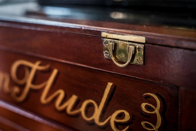 Rare : un splendide meuble d'horloger découvert à Hong Kong Rare : un splendide meuble d'horloger découvert à Hong Kong