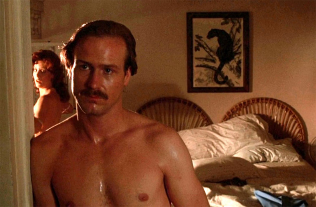La fièvre au corps : William Hurt porte une montre Caravelle La fièvre au corps : William Hurt porte une montre Caravelle