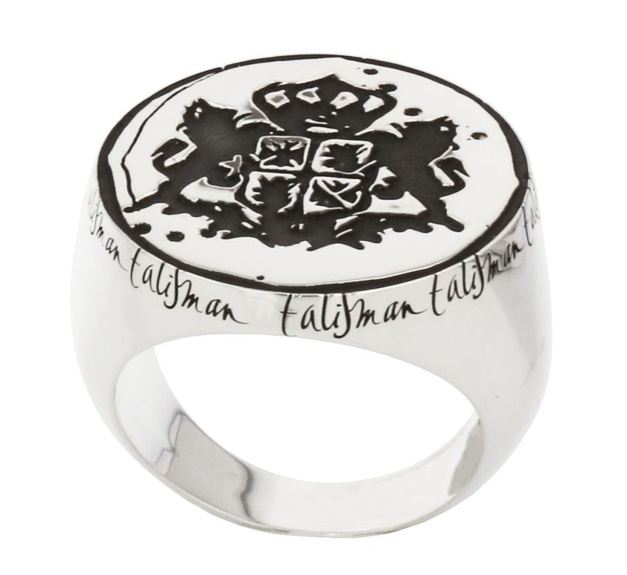 Talisman : les chevalières Arthus-Bertrand par le calligraphe Nicolas Ouchenir Talisman : les chevalières Arthus-Bertrand par le calligraphe Nicolas Ouchenir