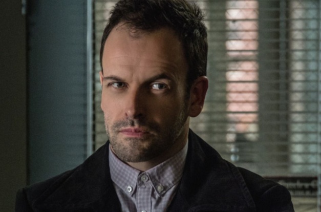 Elementary : Jonny Lee Miller porte une Franck Muller Classic en or Elementary : Jonny Lee Miller porte une Franck Muller Classic en or