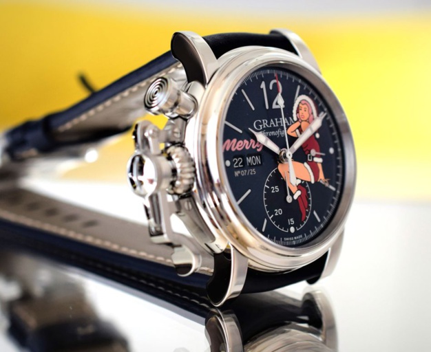 Graham Chronofighter Nose Art : la mère Noël au poignet Graham Chronofighter Nose Art : la mère Noël au poignet