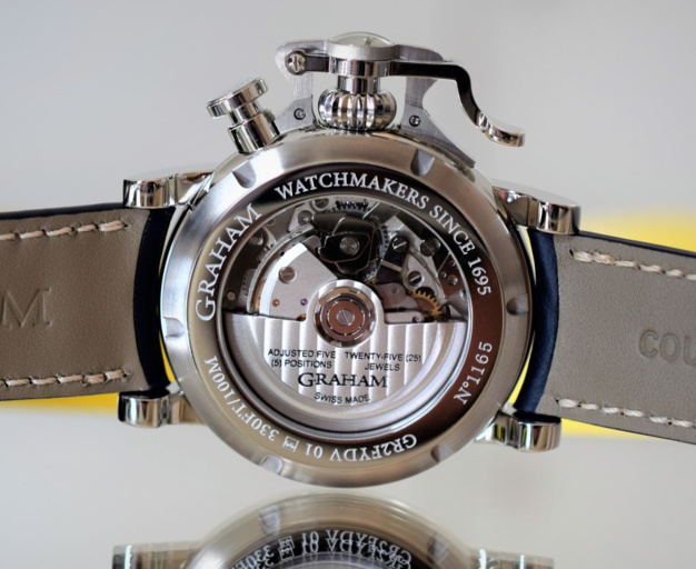 Graham Chronofighter Nose Art : la mère Noël au poignet Graham Chronofighter Nose Art : la mère Noël au poignet