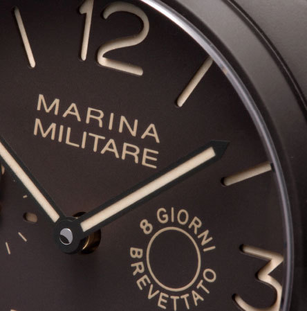 Panerai Radiomir Composite Marina Militare 8 Giorni : monochrome mais haute en couleur