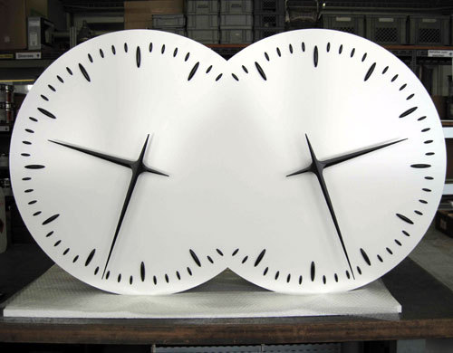 Les Inséparables, 2000-2010. Horloge, 67 x 120 x 15 cm © Esther Shalev-Gerz, ADAGP, Paris 2010