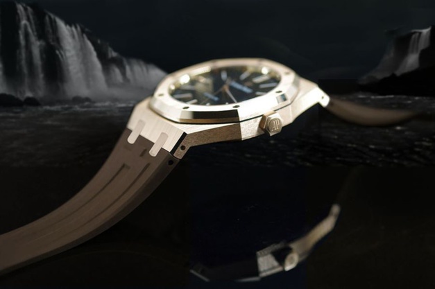 Rubber B présente un tout nouveau strap pour les Royal Oak 41 mm en or Rubber B présente un tout nouveau strap pour les Royal Oak 41 mm en or