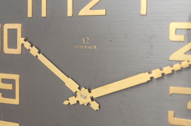 Old-time-heure : l'Art Déco sur votre bureau avec cette pendulette Omega