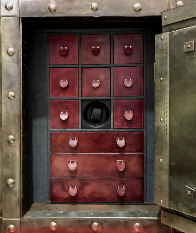 Misterchrono aménage vos anciennes malles en écrins horlogers
