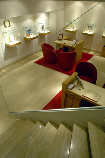 Les nouveautés Omega « Bâle 2010 » exposées à la boutique Omega des Champs-Elysées Les nouveautés Omega « Bâle 2010 » exposées à la boutique Omega des Champs-Elysées