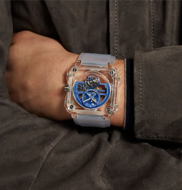 La BR-X1 Skeleton Tourbillon Sapphire bleue disponible en exclu sur Mr Porter La BR-X1 Skeleton Tourbillon Sapphire bleue disponible en exclu sur Mr Porter