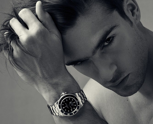 Portrait de Pierre : un mannequin amateur d’horlogerie qui rêve de poser pour une marque de montres de luxe… Portrait de Pierre : un mannequin amateur d’horlogerie qui rêve de poser pour une marque de montres de luxe…