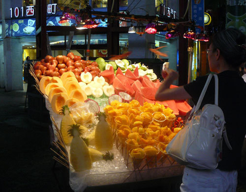 Echoppe de fruits frais dans le quartier de Ximending Echoppe de fruits frais dans le quartier de Ximending