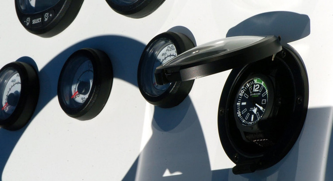 JeanRichard partenaire des bateaux semi-rigides Rafale : la Diverscope JR1000 s’installe à bord JeanRichard partenaire des bateaux semi-rigides Rafale : la Diverscope JR1000 s’installe à bord