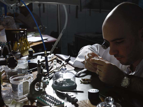 Made In Cartier Cartier Une Manufacture A La Chaux De Fonds