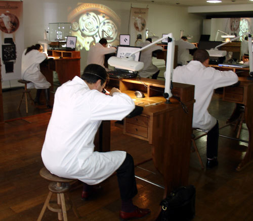 Un atelier d'horlogerie