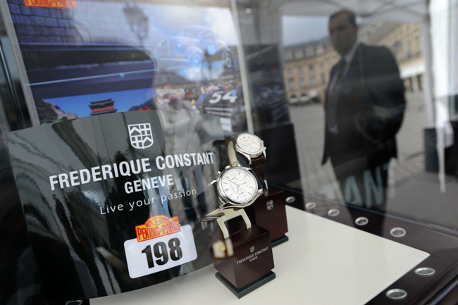 Frédérique Constant accueille les participants du rallye « Peking to Paris 2010 » sur la place Vendôme