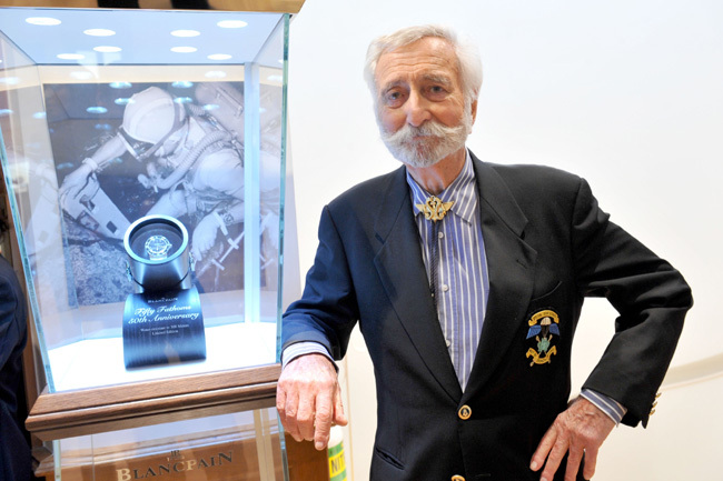 Le capitaine Robert « Bob » Maloubier en 2010 Place Vendôme Le capitaine Robert « Bob » Maloubier en 2010 Place Vendôme