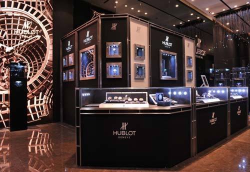 Hublot ouvre sa boutique phare à Pékin en présence de Jet Li