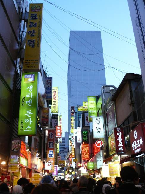 Séoul : le quartier de Myeong-dong pour le shopping et les montres d’occasion Séoul : le quartier de Myeong-dong pour le shopping et les montres d’occasion
