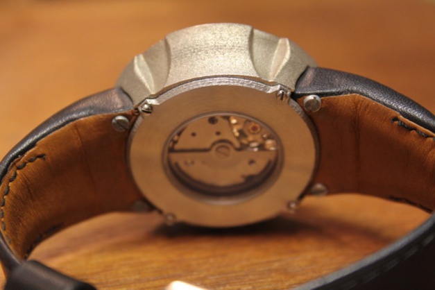 Philippe Lebru présente le premier boitier de montre en acier imprimé en 3D